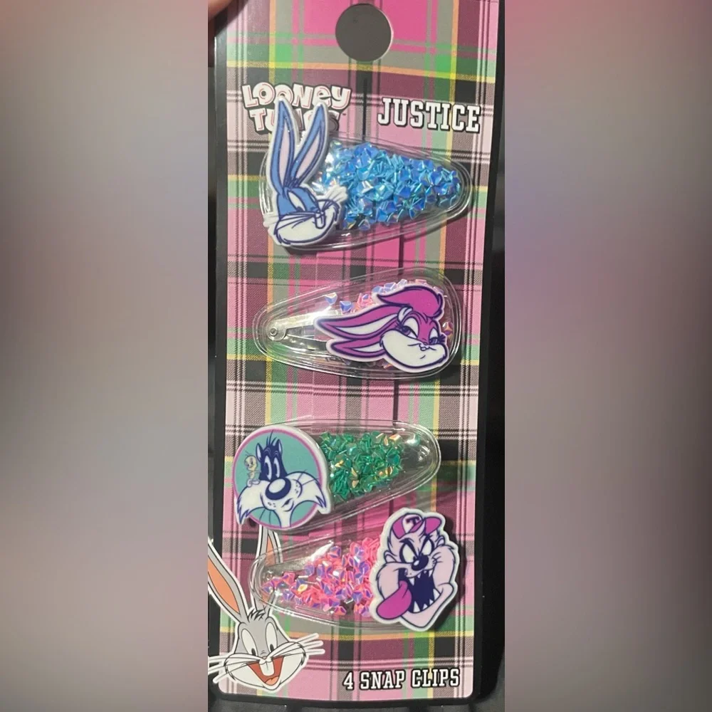 🔴‎ 3/$12 Looney Tunes Snap Hair Clips Set!